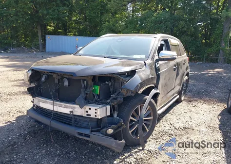 2017 Toyota Highlander Xle z USA, uszkodzony, nr VIN 5TDJZRFH8HS395467